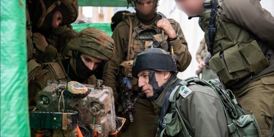 حدث في وسط قطاع غزة.. إصابة جندى إسرائيلى بجراح خطيرة بعد تعرضه لقذيفة صاروخية