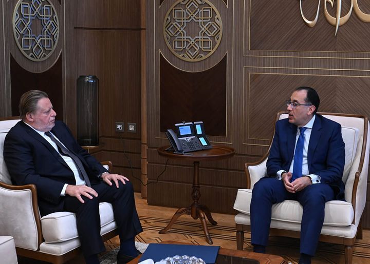 عاجل.. الحكومة: الإفراج عن البضائع يسير بصورة جيدة جدا…