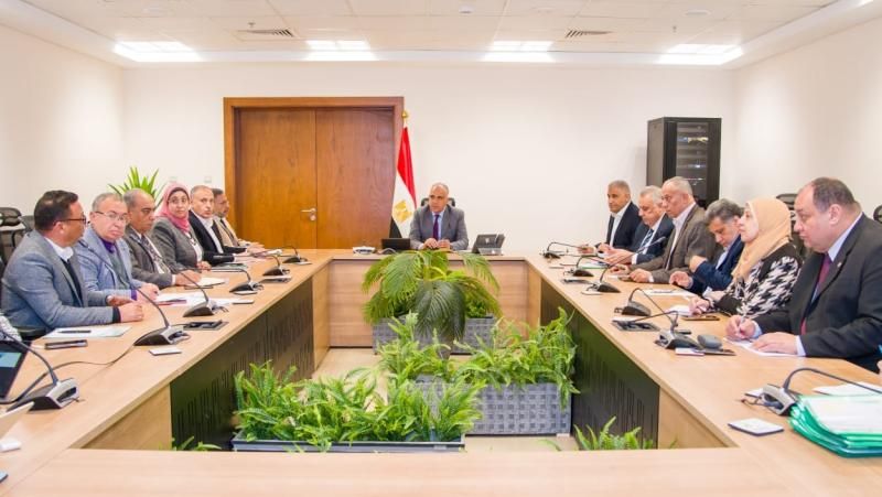 سويلم يتابع موقف إستعدادات أجهزة الوزارة لفترة أقصى الإحتياجات