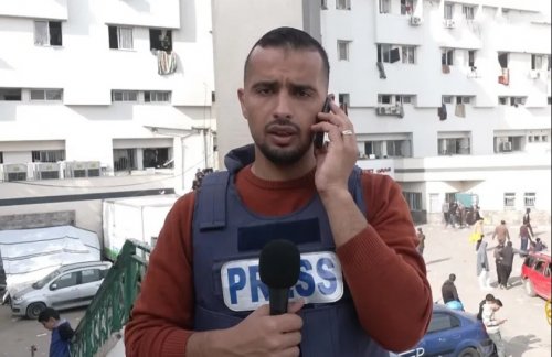 بعد التنكيل به .. قوات الاحتلال تعتقل مراسل الجزيرة