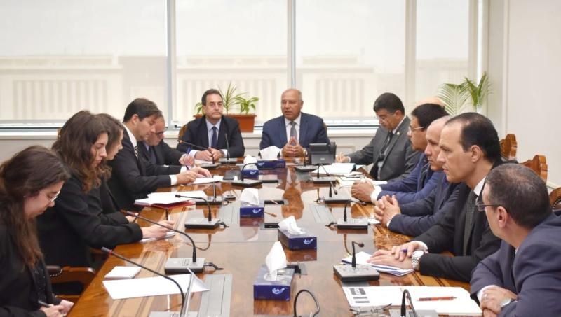 وزير النقل يستقبل السفير الفرنسي الجديد بالقاهرة لبحث تدعيم التعاون المشرك بين...