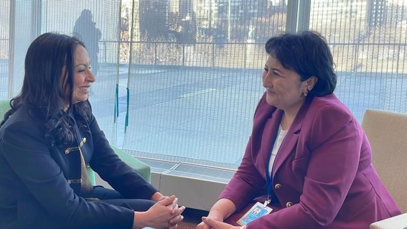 رئيسة القومي للمرأة تجتمع مع السيدة باربيبوييفا أوزودا رئيسة لجنة الأسرة والمرأة...