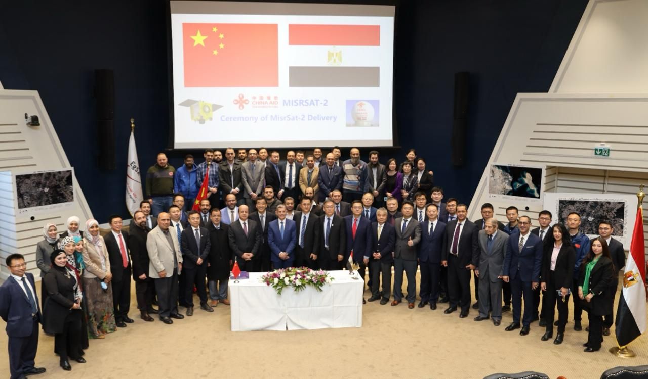 مصر والصين يوقعان بروتوكول تشغيل القمر الصناعي "مصر سات 2".. "صور"