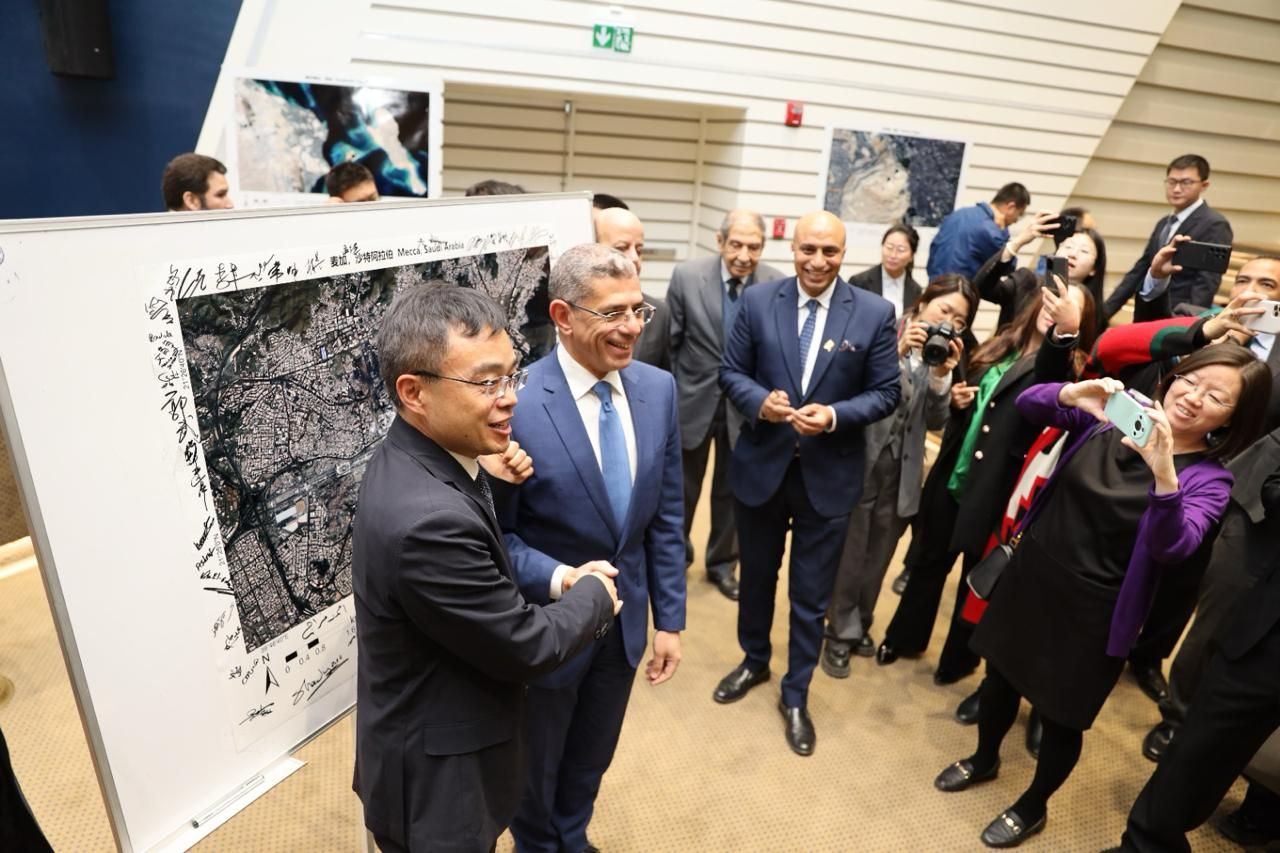 مصر والصين يوقعان بروتوكول تشغيل القمر الصناعي "مصر سات 2".. "صور"