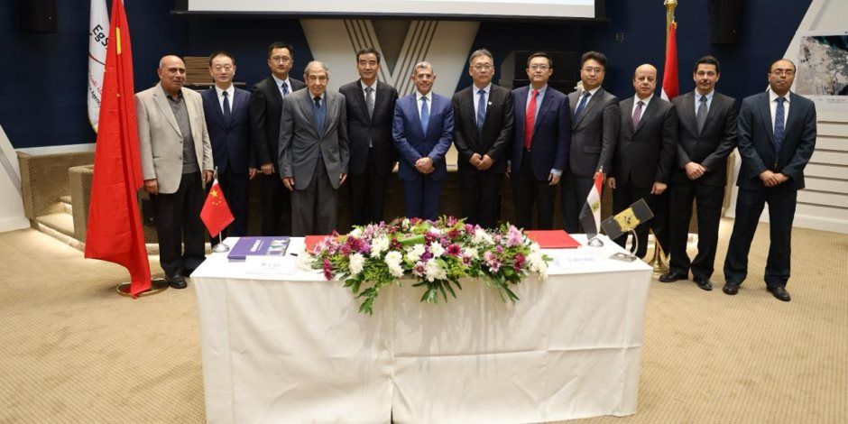 مصر والصين يوقعان بروتوكول تشغيل القمر الصناعي "مصر سات 2".. "صور"