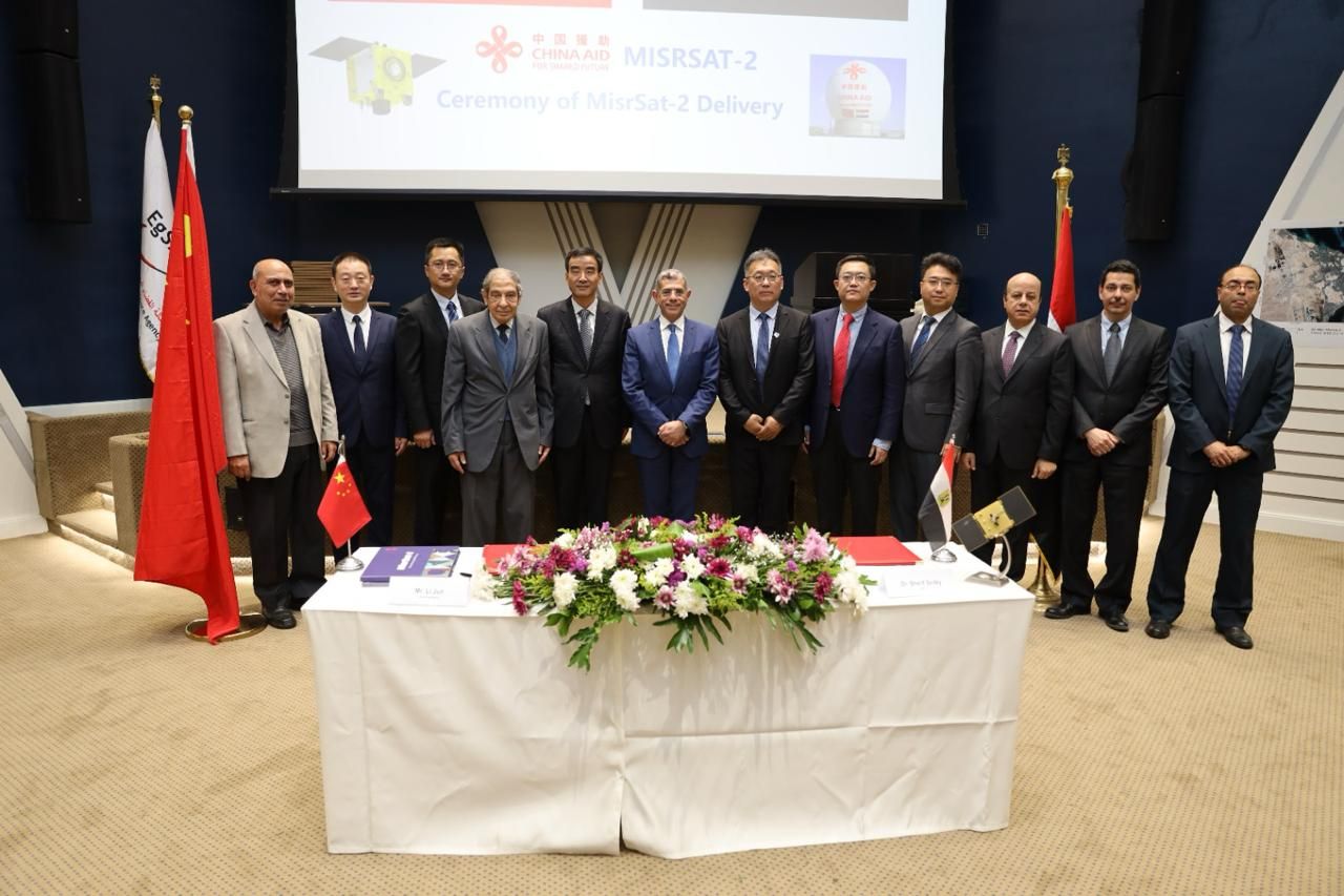 مصر والصين يوقعان بروتوكول تشغيل القمر الصناعي "مصر سات 2".. "صور"