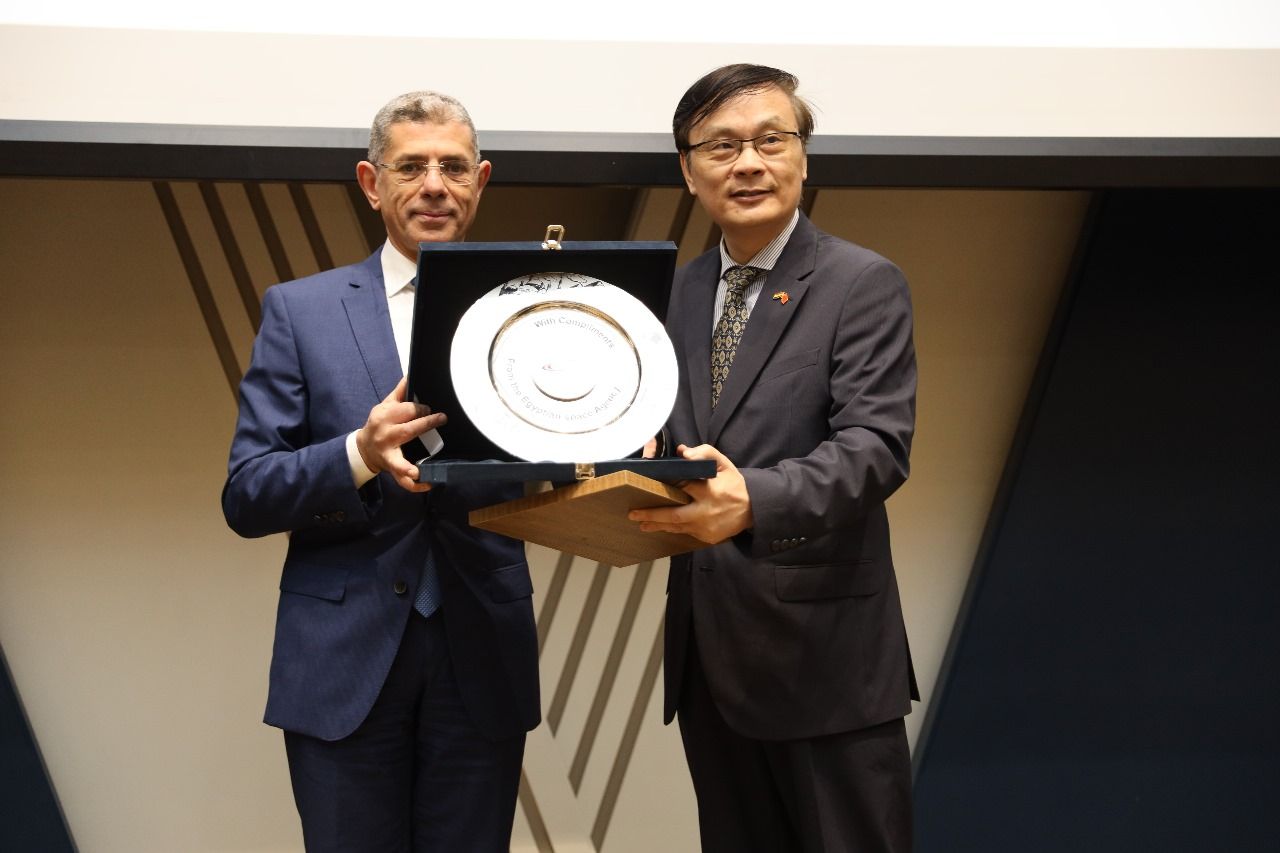 مصر والصين يوقعان بروتوكول تشغيل القمر الصناعي "مصر سات 2".. "صور"