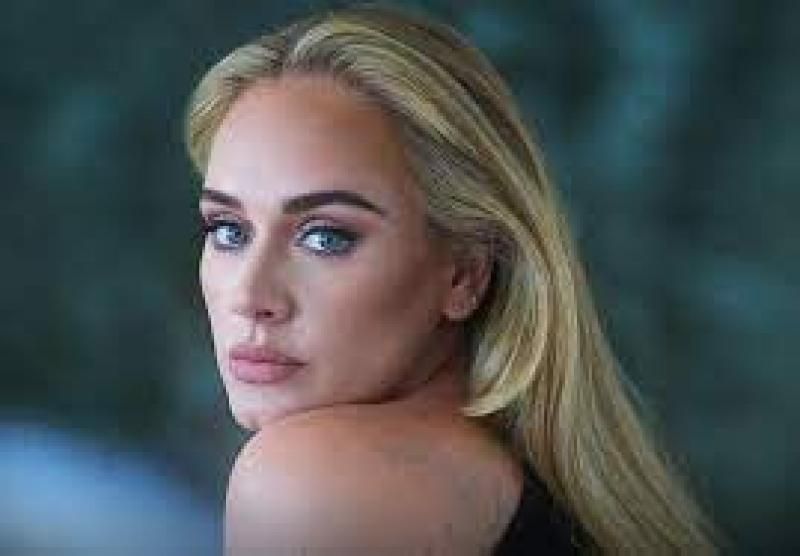 أديل تلغي مزيدًا من الحفلات بسبب ما تمر به من أزمة صحية