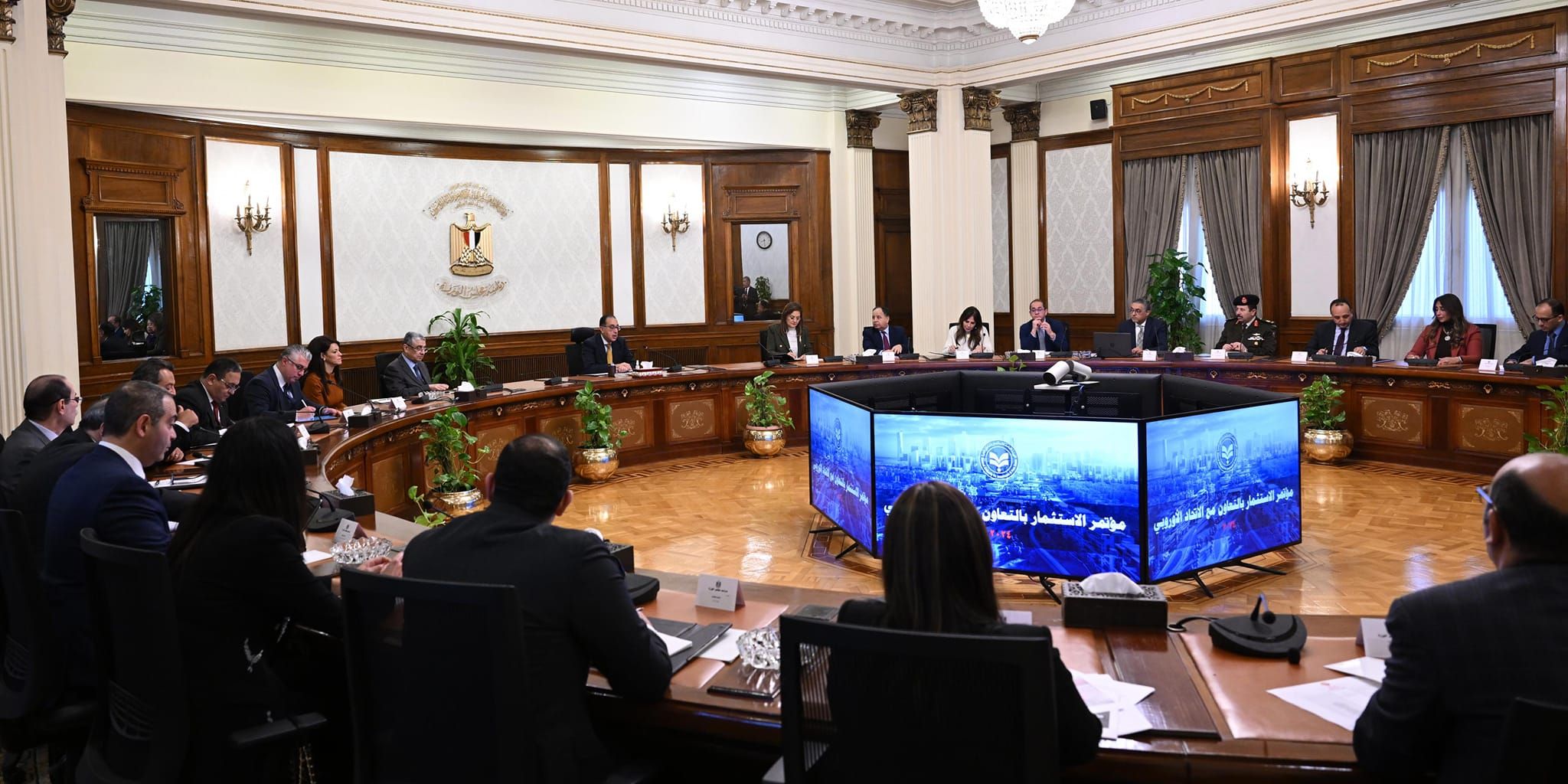 رئيس الوزراء يتابع ترتيبات تنظيم مؤتمر الاستثمار بالتعاون مع…