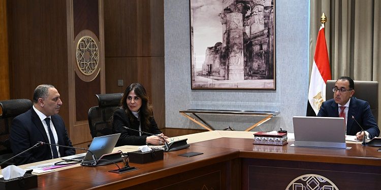 الحكومة تخصص 40 ألف كيلومتر مربع لمشروعات الطاقة الجديدة…