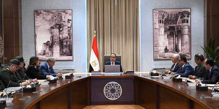 الحكومة تبدأ إجراءات توفير مخزون استراتيجي من السلع الأساسية…