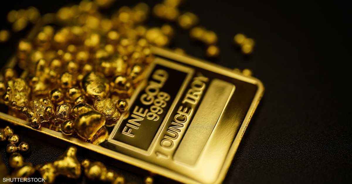 العالم اليوم - الذهب يتجه إلى تسجيل أفضل أداء شهري منذ أكثر من عام