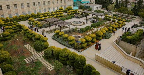 الاحتلال يعتقل الرئيس السابق لجامعة القدس