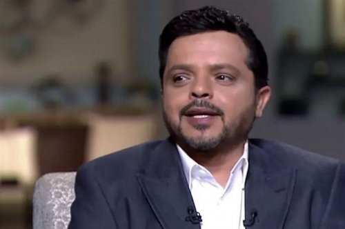 «شعر كنيش ولحية غريبة».. أول ظهور لمحمد هنيدي بعد تعرضه لوعكة صحية ويكشف تفاصيل عملية القسطرة