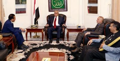 أخبار اليمن : بن حبتور يؤكد التزام الحكومة بدعم المشاريع الاستثمارية