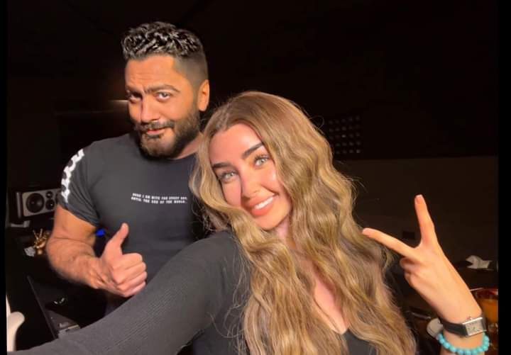 تامر حسني ينشر صورًا تجمعه بالإعلامي إبراهيم فايق ونجله (صور)