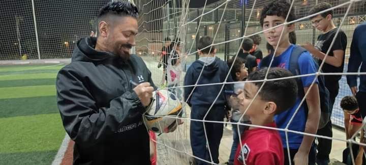 تامر حسني ينشر صورًا تجمعه بالإعلامي إبراهيم فايق ونجله (صور)