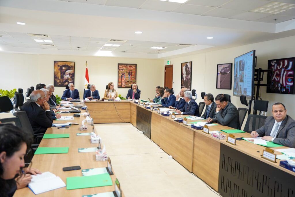 عاجل.. رفع الحد الأدنى للأجور للعاملين بالقطاع الخاص إلى…