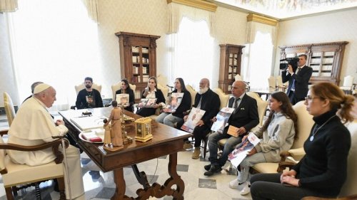 البابا فرنسيس يلتقي عائلات أسرى إسرائيليين