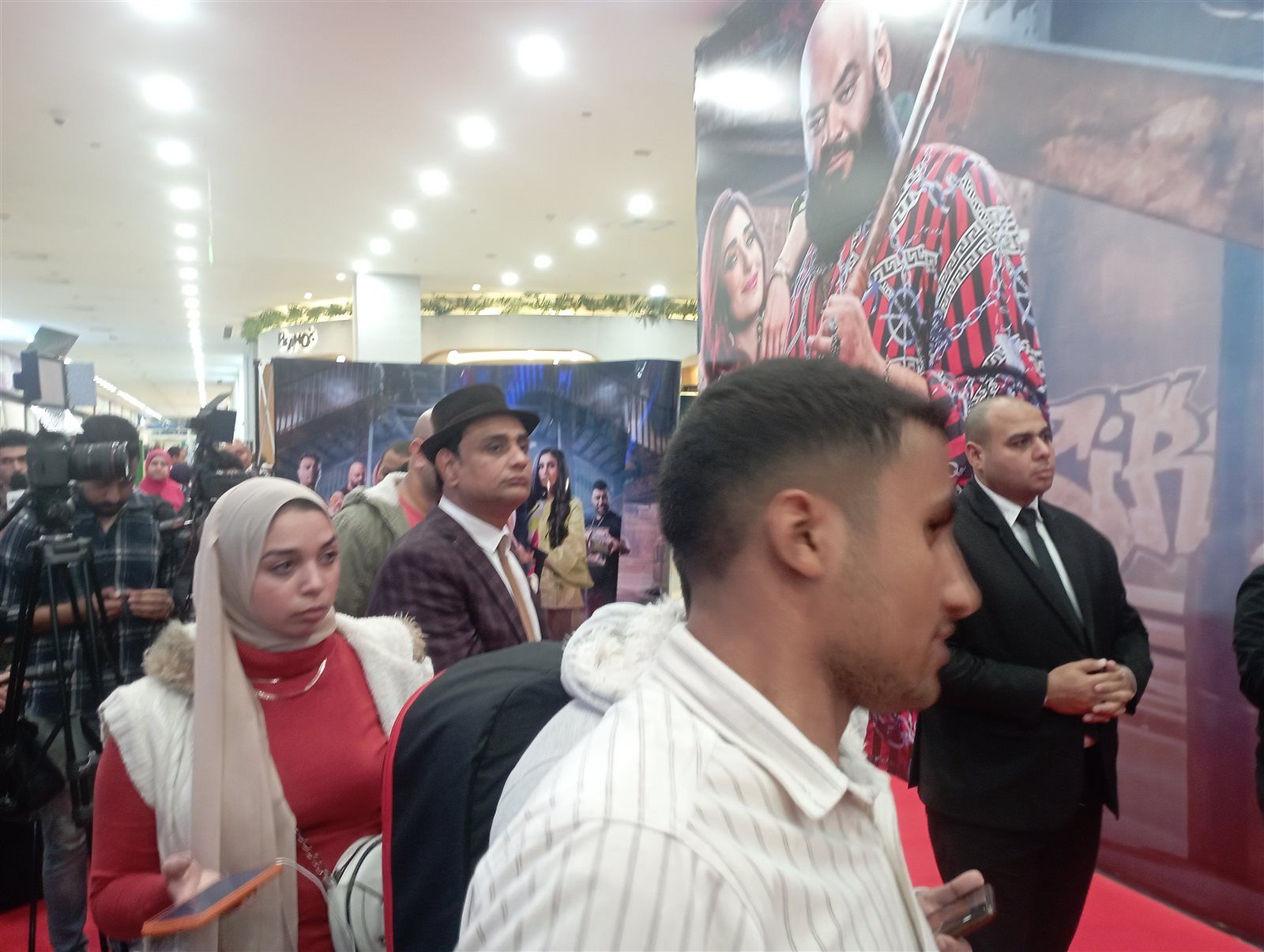 شاهد.. ازدحام شديد في العرض الخاص لفيلم شقو