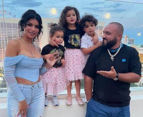 نجمات رزقن بمواليد عام 2024