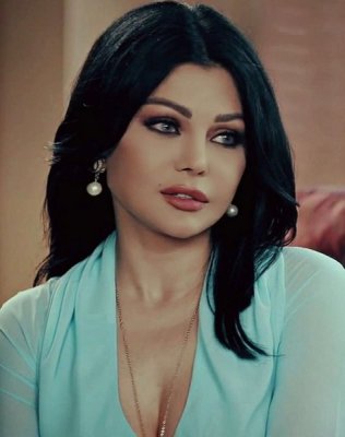 النجمات يودّعن شهر رمضان بإطلالات أنيقة ومتنوعة