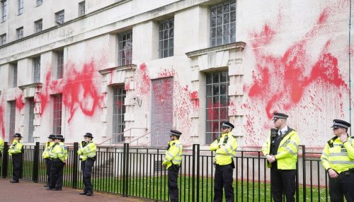 الشرطة البريطانية تعتقل محتجين على مبيعات الأسلحة لإسرائيل