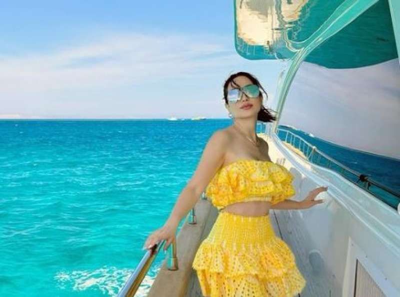 نسرين طافش تتصدر مواقع التواصل الاجتماعي بعد ظهورها بملابس البحر