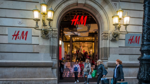 اتهامات لـZara وH&M بتدمير البيئة وانتهاك حقوق الإنسان