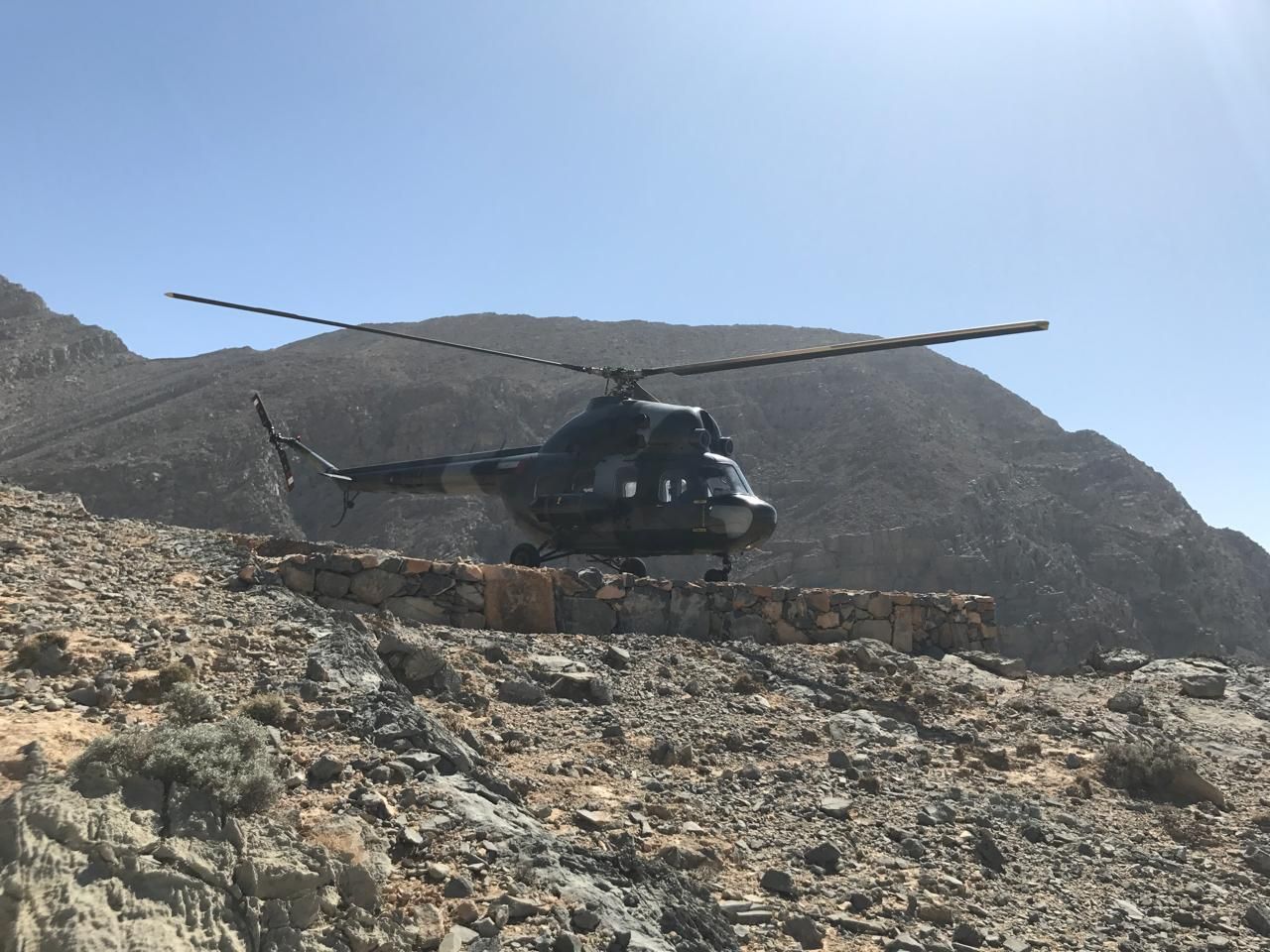 رأس الخيمة.. إنقاذ شخصين عالقين في منطقة جبلية