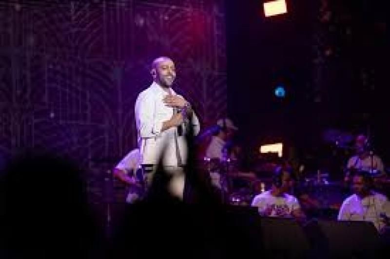 تامر عاشور يتألق على مسرح شاطىء شيدز بالسعودية