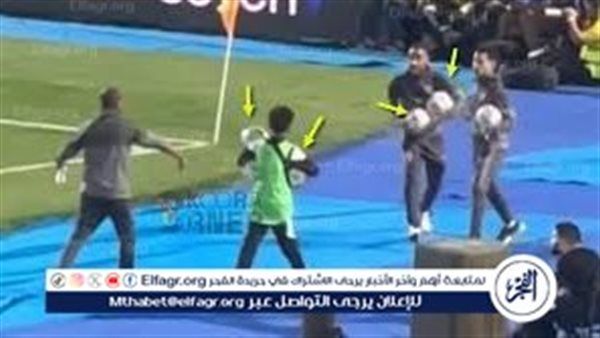 عاجل...فيديو فضيحة أطفال الزمالك يخفون الكرات في دكة البدلاء أثناء المباراة لتعطيل اللعب