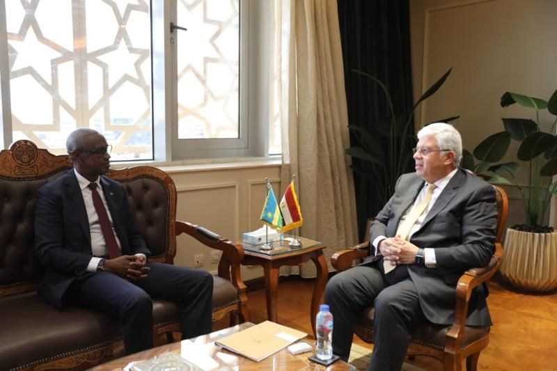 وزير التعليم العالي يستقبل سفير رواندا بالقاهرة لبحث سُبل تعزيز التعاون في...