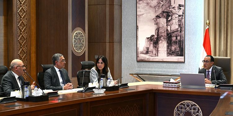 رئيس الوزراء: اهتمام بالغ بتهيئة الظروف اللازمة لجذب…
