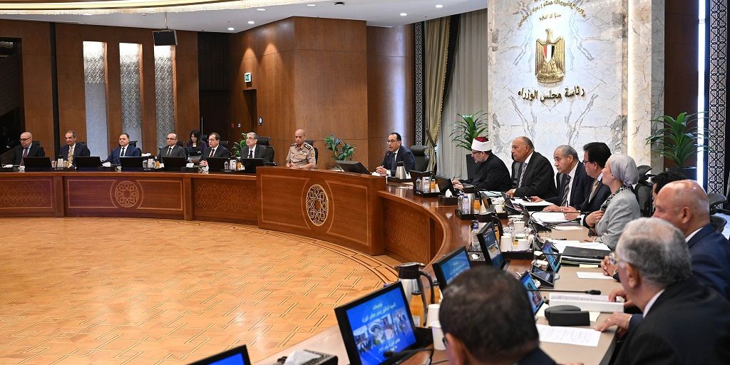 رئيس الوزراء: الدولة حريصة على إتاحة الدعم اللازم للمصنعين…