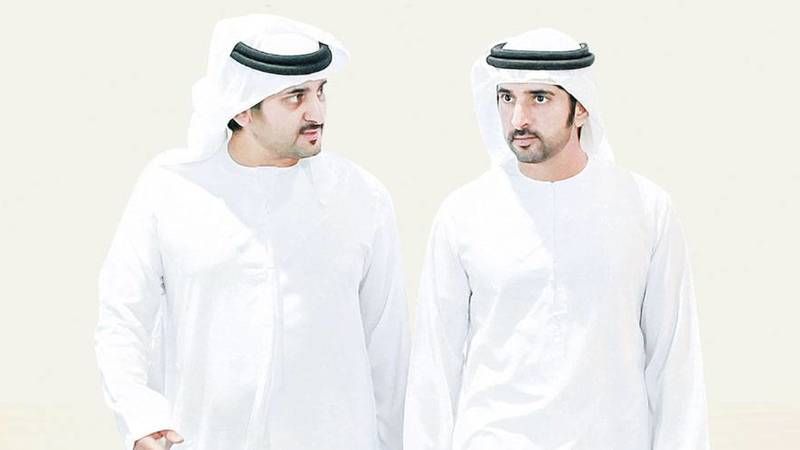 حمدان ومكتوم بن محمد يُقدّمان واجب العزاء في عبيد خليفه بودهوم المهيري