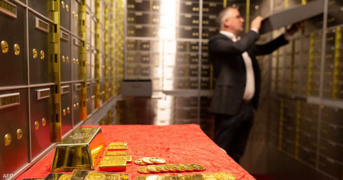 العالم اليوم - عودة شهية المخاطرة تهبط بالذهب بانتظار بيانات اقتصادية