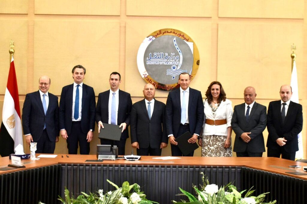 توقيع عقد تنفيذ أعمال البنية الفوقية لمحطة الحاويات تحيا مصر…
