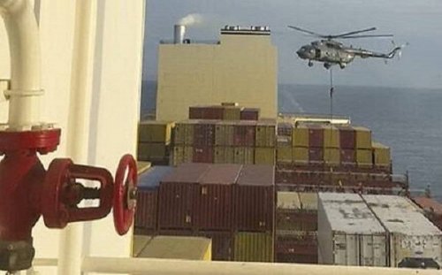 إيران تعتزم إطلاق سراح طاقم السفينة التي احتجزتها