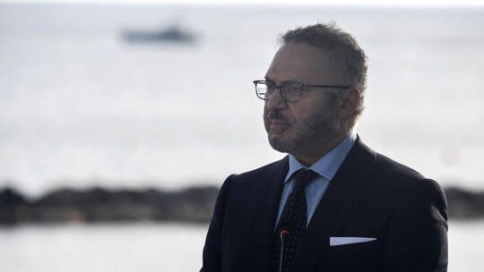 اتفرج تغريدة أنور قرقاش عن "رؤية السعودية 2030" تشعل مواقع الإتصال وتثير تفاعلا كبيرا !