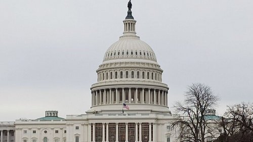 جونسون يهدد الجنائية الدولية إذا أصدرت مذكرة اعتقال ضد نتنياهو