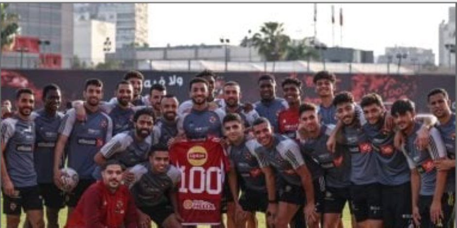 النادى الأهلي يحتفل بوصول محمد عبد المنعم للمئوية الأولى مع الأحمر