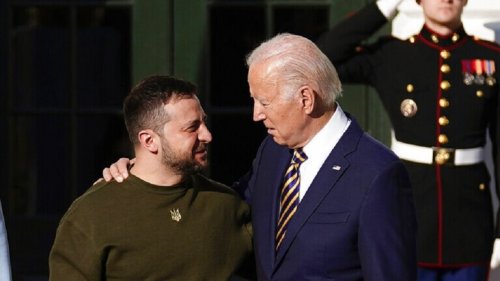 روسيا:يجب تجنيد بايدن وزيلينسكي في الجيش الأوكراني