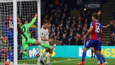 كريستال بالاس يصعق اليونايتد برباعية