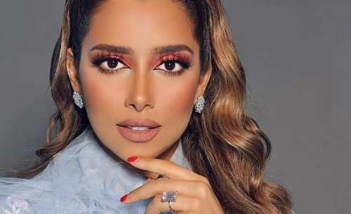 بلقيس تروج لمنتجاتها التجميلية وتتصدر الترند