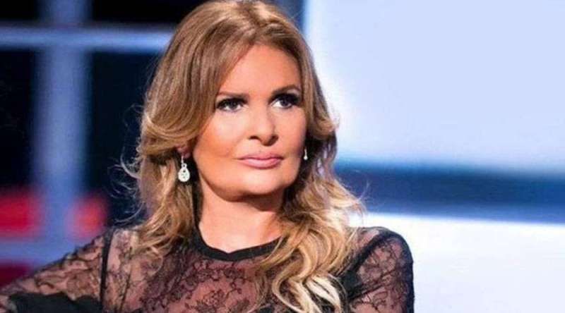 يسرا تنعى والدة كريم عبد العزيز