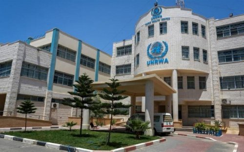 خرفان وبيكر يبحثان مشاكل ومطالب العاملين في الأونروا