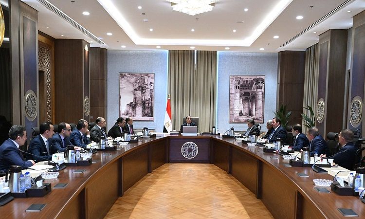 رئيس الوزراء يبحث مع مستثمرين صياغة رؤية وطنية لدفع حركة…