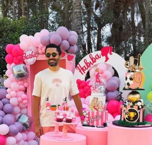 شاهد.. كريم محمود عبد العزيز يحتفل بعيد ميلاد ابنتيه خديجة