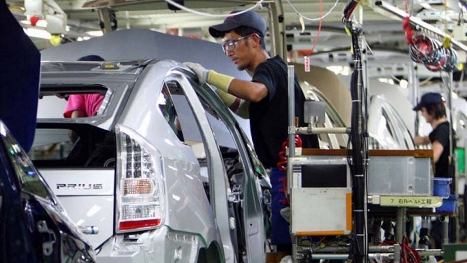 الاقتصاد الياباني ينكمش 2% في الربع الأول ويعقد خطط المركزي